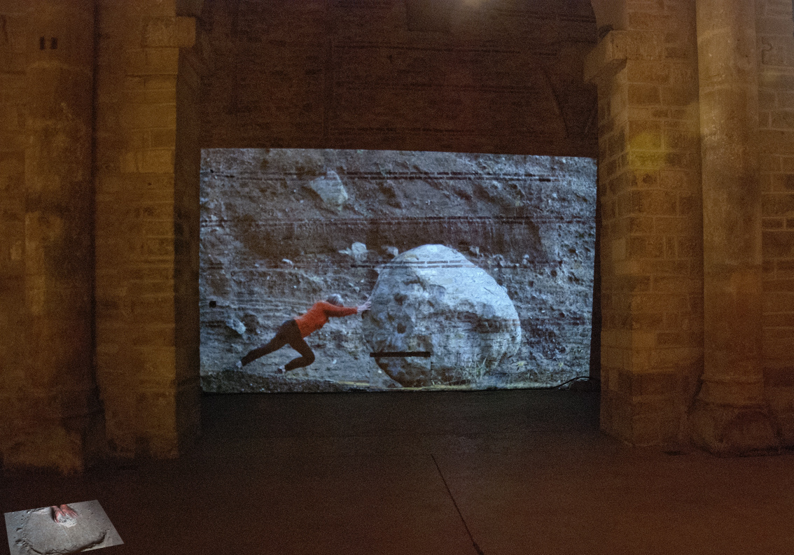 Gertrud Riethmüller, Visual Artist installation, video, sound, performances. 2018 "wenn einer einen anrührt", Metz.