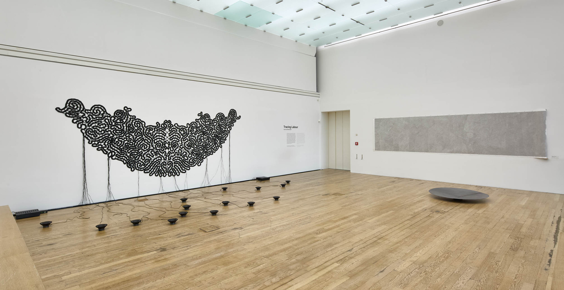 Gertrud Riethmüller, Visual Artist installation, video, sound, performances. Ausstellung TRACING LABOUR mit Installationen, Zeichnungen, Objekten.