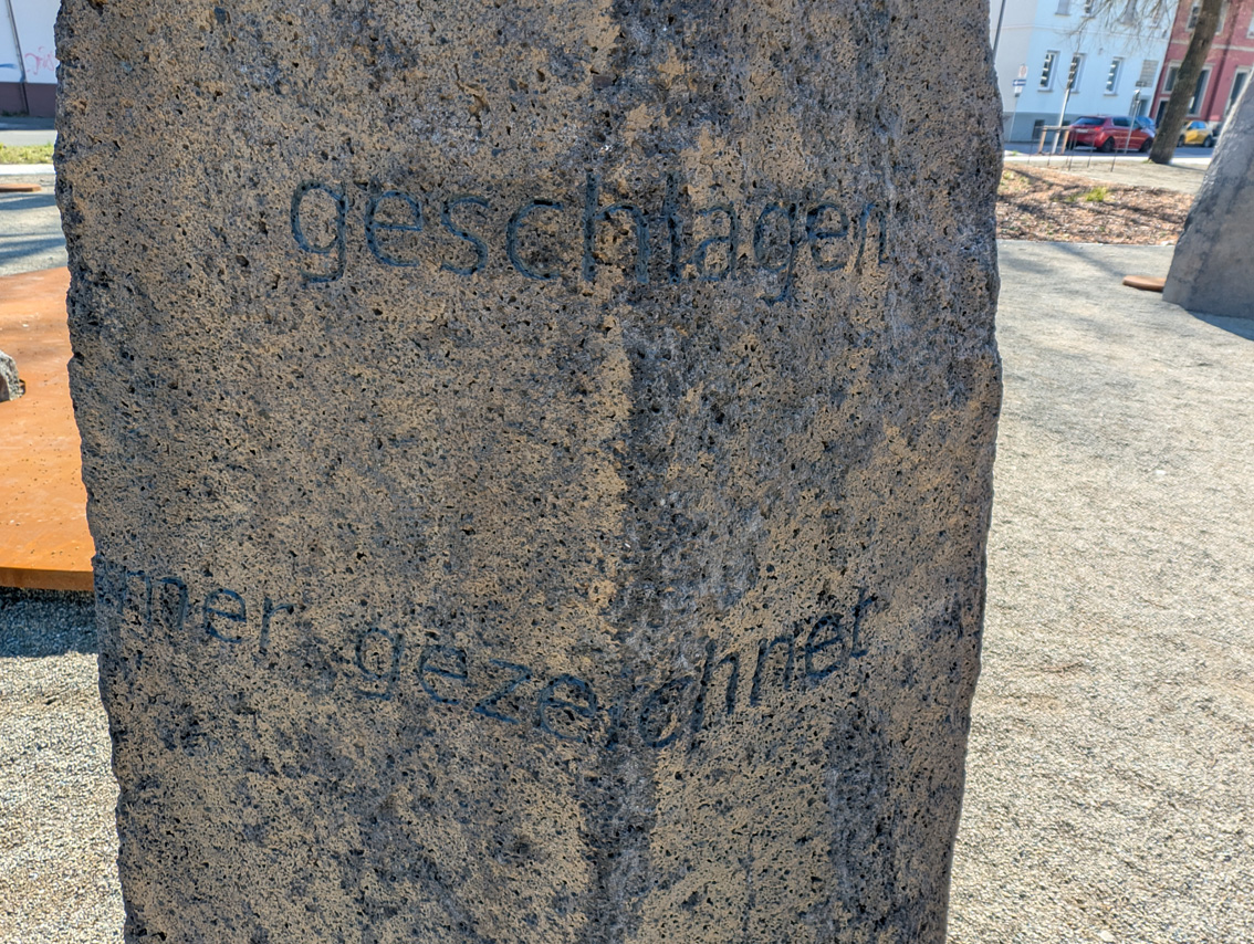 Gertrud Riethmüller, Visual Artist installation, video, sound, performances. Wer wir sind, 2024, Mahnmal gegen Hass und Diskriminierung, Gutenbergplatz Saarlouis