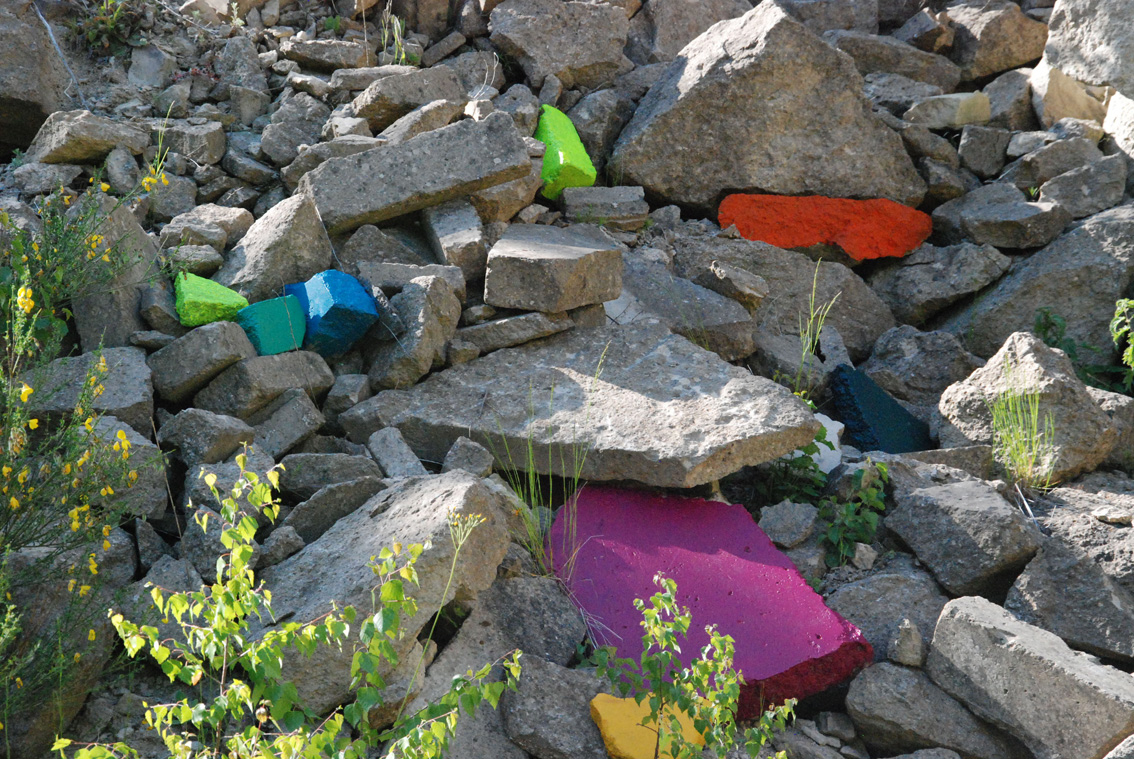 Gertrud Riethmüller, Visual Artist installation, video, sound, performances, Steinfall 2020, Videoperformance, Steinbruch in Ettringen