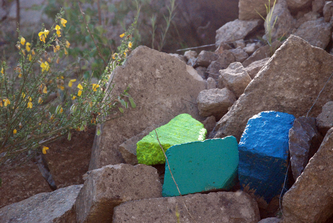 Gertrud Riethmüller, Visual Artist installation, video, sound, performances, Steinfall 2020, Videoperformance, Steinbruch in Ettringen