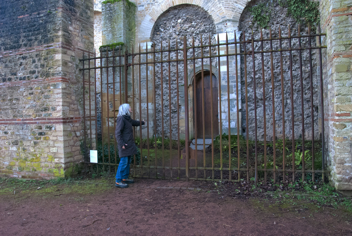 Gertrud Riethmüller, Visual Artist installation, video, sound, performances. 2018 "Niemands Mohn", Metz.