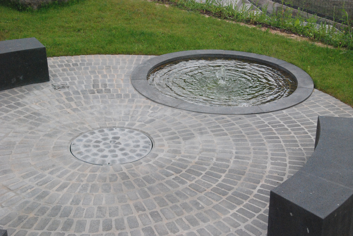 Gertrud Riethmüller, Visual Artist installation, video, sound, performances. Im Kreis der Steine, 2018, Saarlouis