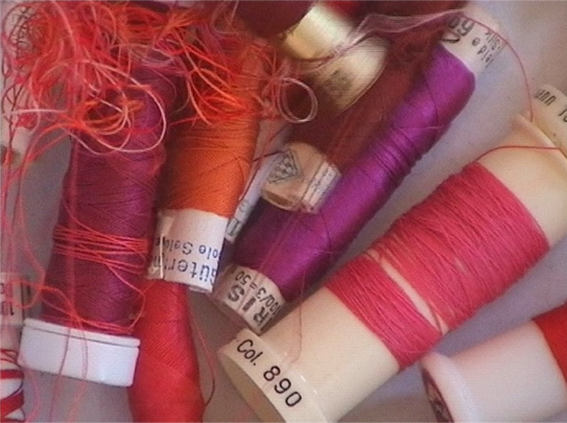 Gertrud Riethmüller, Visual Artist installation, video, sound, performances, Knopfdose, Videoobjekt 1997