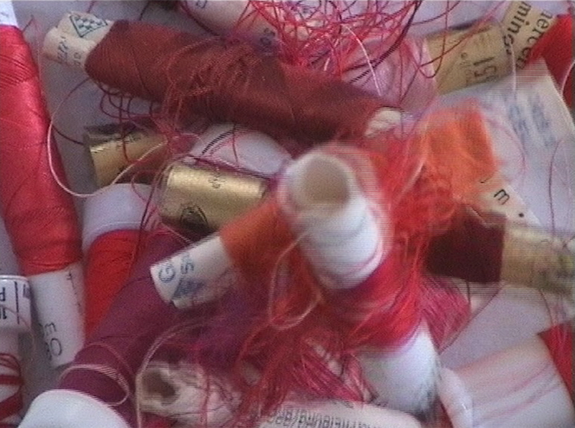 Gertrud Riethmüller, Visual Artist installation, video, sound, performances, Knopfdose, Videoobjekt 1997