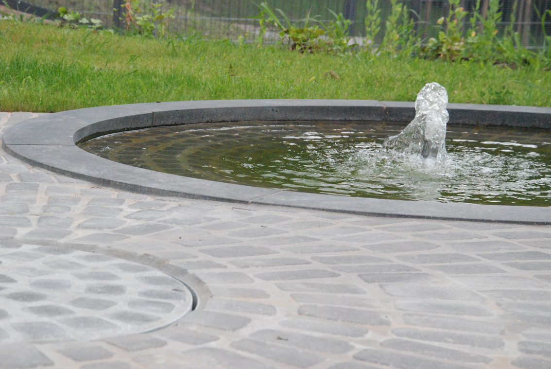 Gertrud Riethmüller, Visual Artist installation, video, sound, performances. Im Kreis der Steine, 2018, Saarlouis